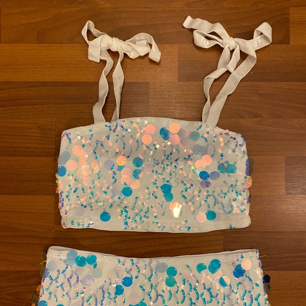 White Holographic Disc Sequin Bow Tie Top & Mini Skirt Set - Picture 3 of 5
